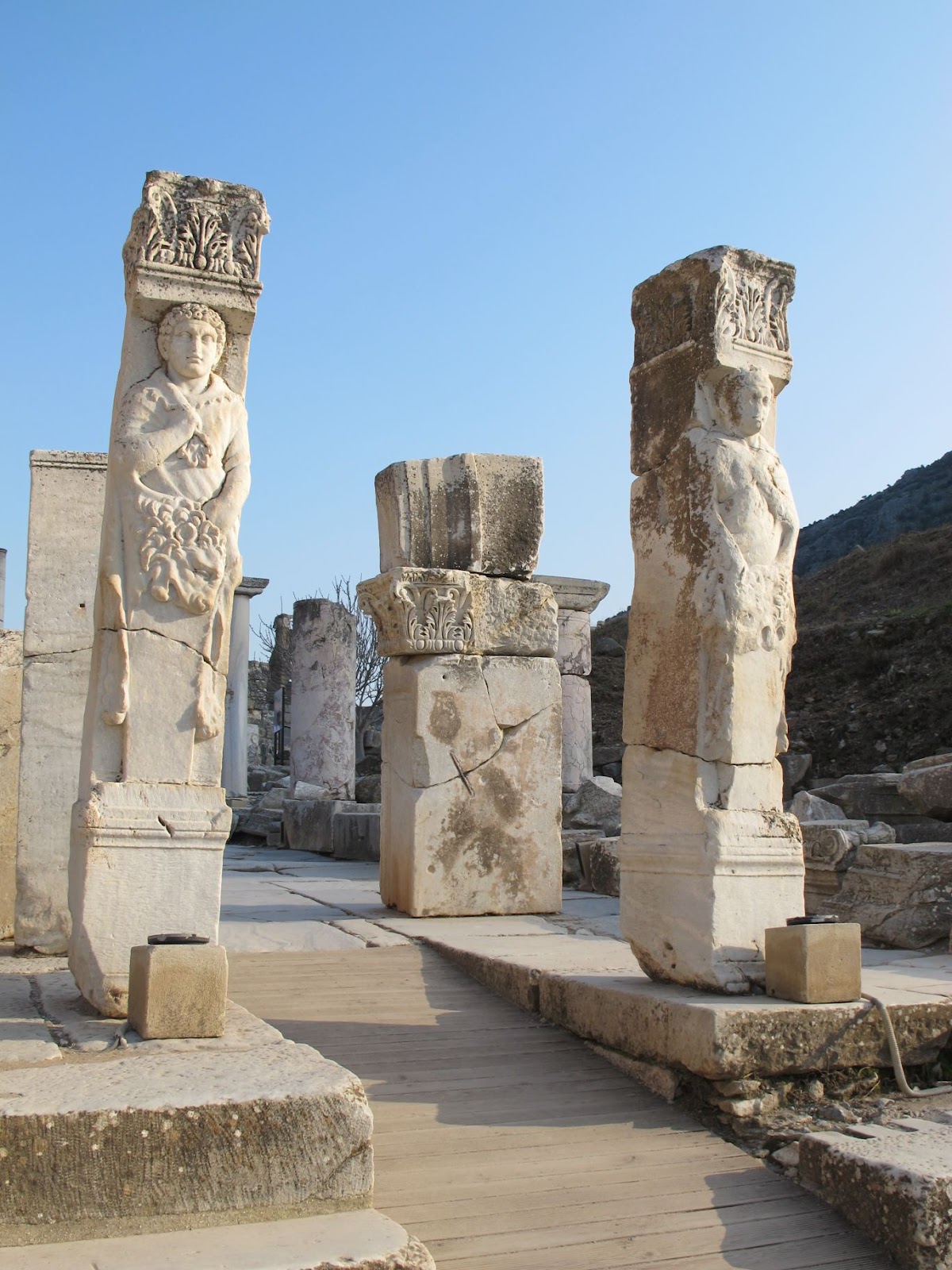 Heracles Gate, with statues of Heracles on each side, 4th c. AD. Éfeso 20