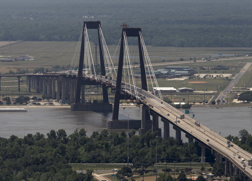 Puente Hale Boggs Memorial, Puente LulingDestrehan