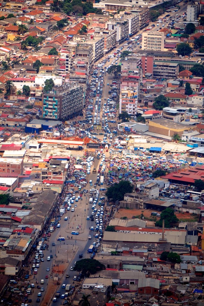 Luanda Streets and Traffic. Luanda 11