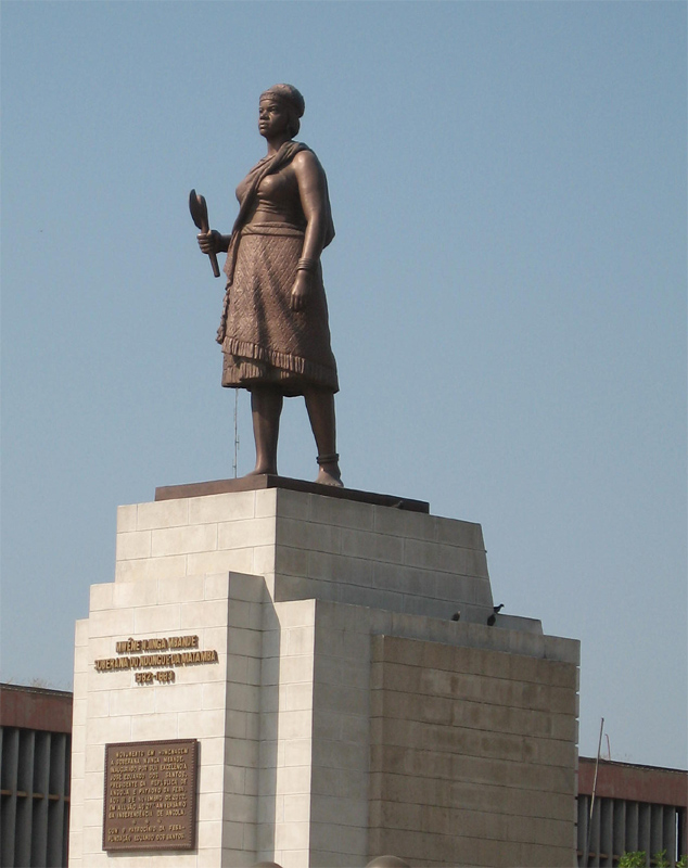 Monumento à Rainha Njinga Mbandi, no largo do kinaxixi. Luanda 60