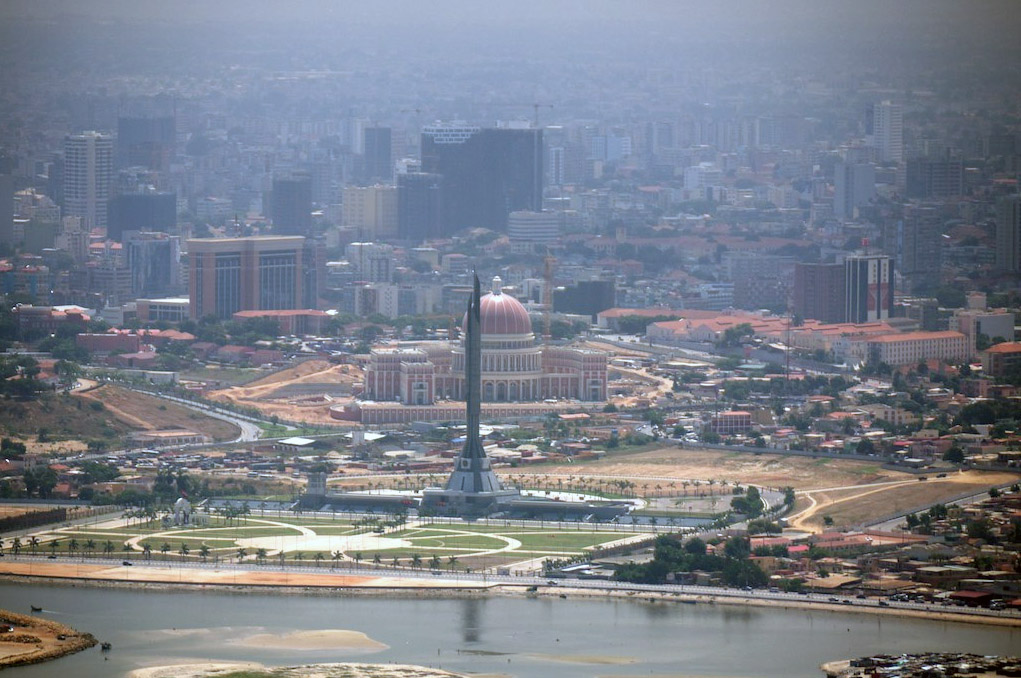 Mausoleo de Agostinho Neto y Assembleia Nacional de Angola (Novo Parlamento). Luanda 91