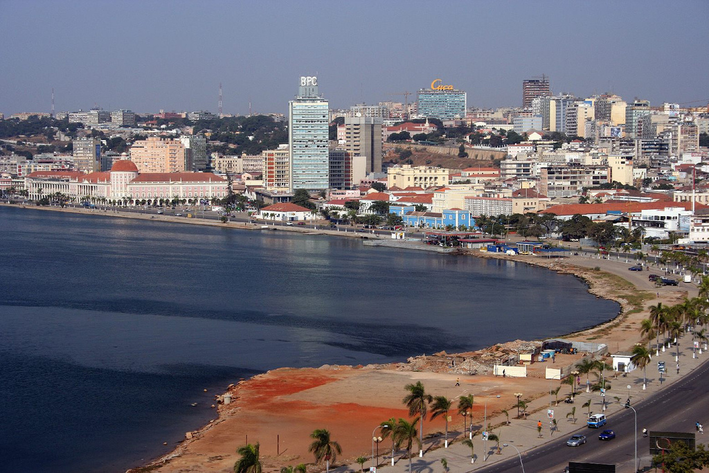 Predio Baia. Luanda 95
