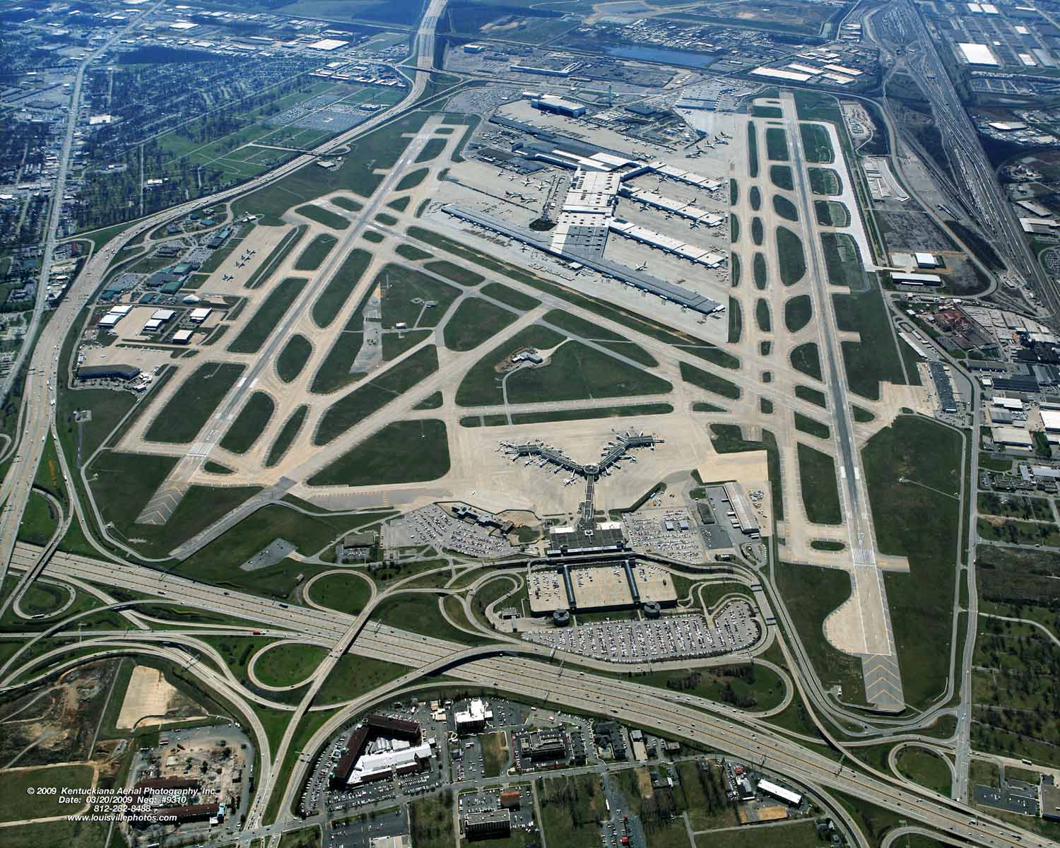 Aeropuerto de Louisville - Megaconstrucciones, Extreme Engineering