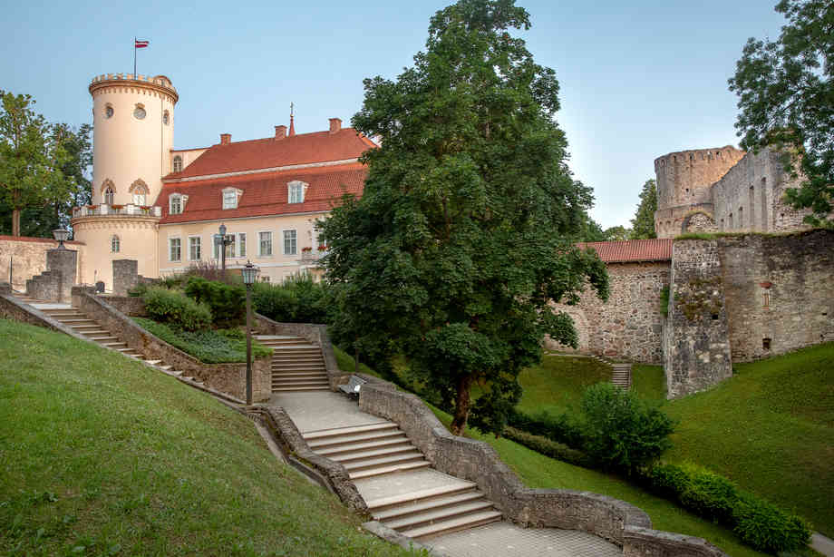 Castillo Nuevo De C sis C su Pilsmui a C su Jaun Pils Castillo Nuevo De C sis C su Pilsmui a C su Jaun Pils
