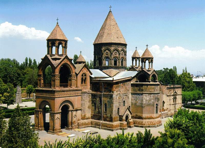 Catedral de Echmiadzín, Complejo Monástico de Echmiadzín -  Megaconstrucciones, Extreme Engineering