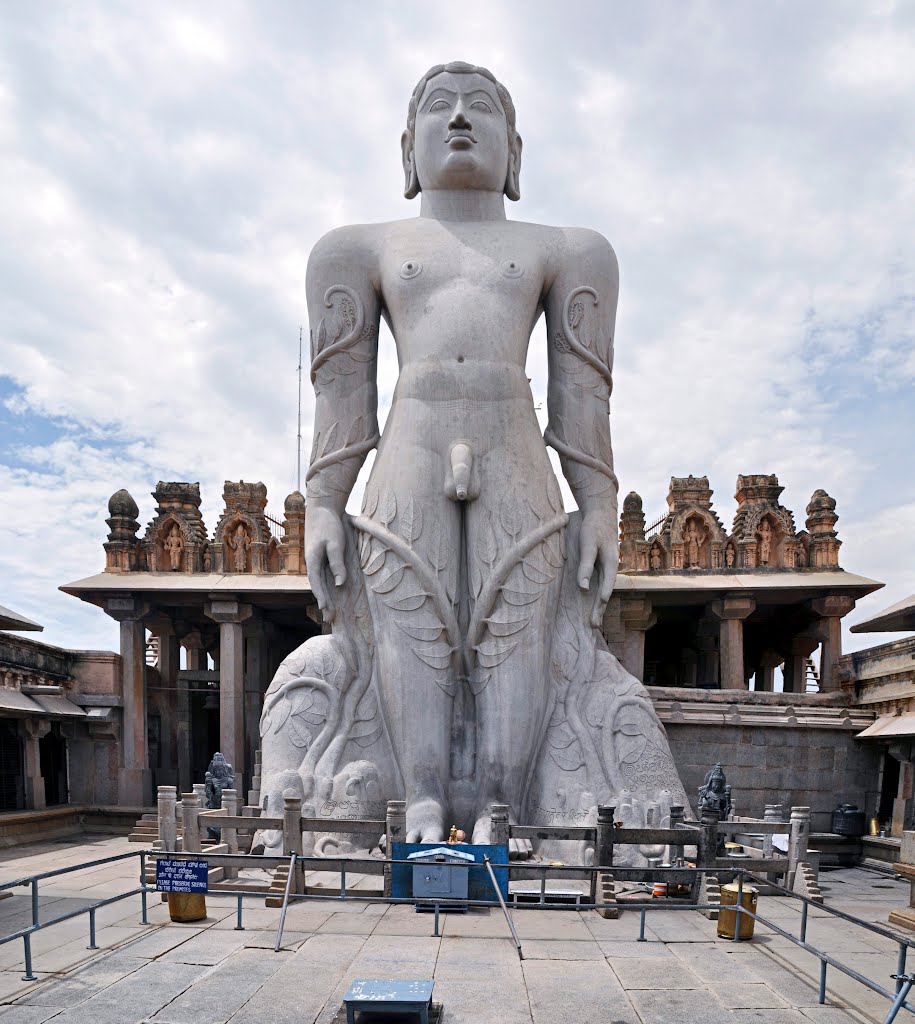 gommateshwara-statue-2.jpg