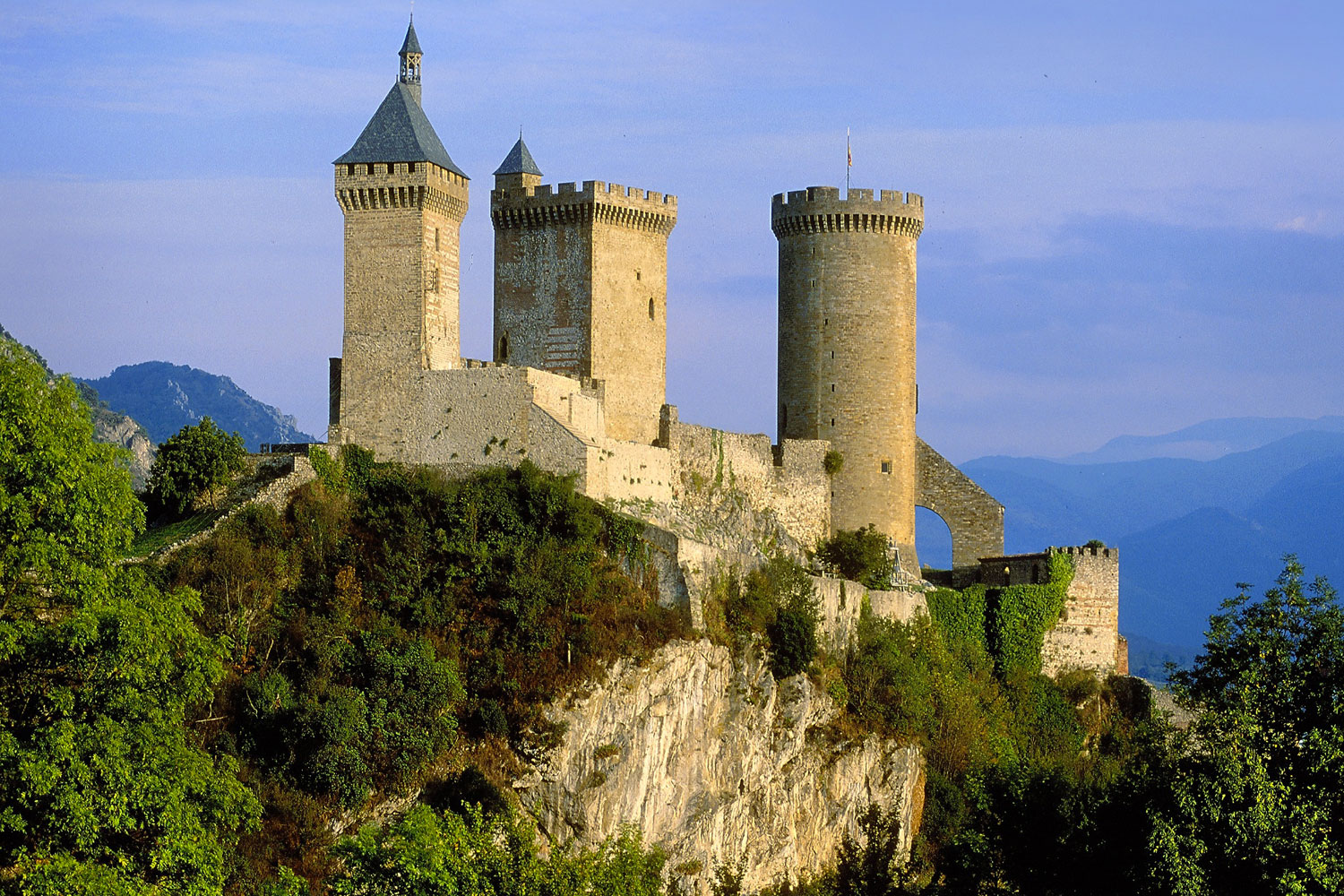 Замок господина. Замок Foix Франция. Шато де фуа замок. Фуа Франция. Замок де фуа внутри.