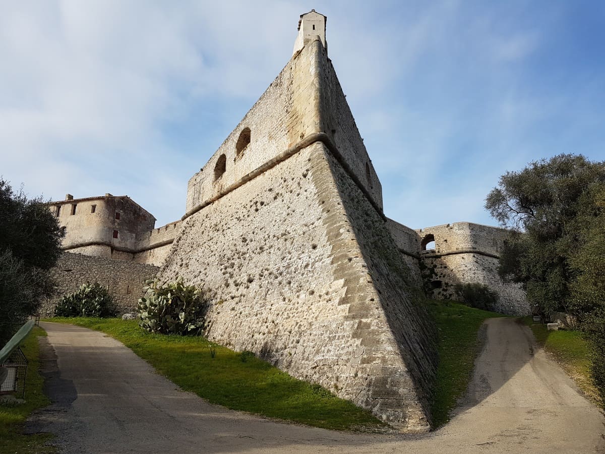 Fuerte Carré, Fort Carré - Megaconstrucciones, Extreme Engineering