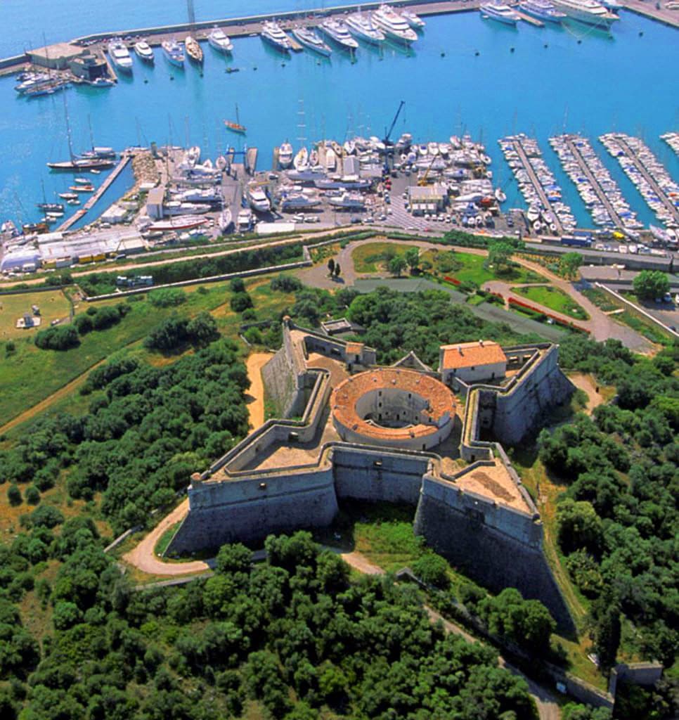 Fuerte Carré, Fort Carré - Megaconstrucciones, Extreme Engineering