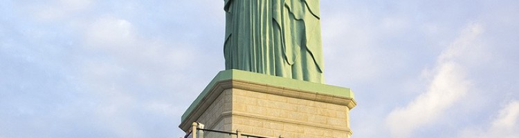 Replica of the Statue of Liberty in front of the Havan store Replica of the Statue of Liberty in front of the Havan store